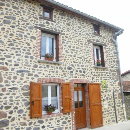 Maison De Bourg Restauree Avec Cour Privative Au Coeur D'un Village Paisible, Proche Gorges De L'allier Et Sites Historiques - Fr-1-582-220 Mazerat-Aurouze