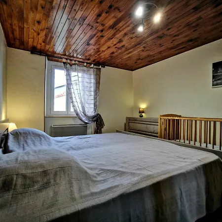 Dom wakacyjny Maison De Bourg Restauree Avec Cour Privative Au Coeur D'un Village Paisible, Proche Gorges De L'allier Et Sites Historiques - Fr-1-582-220 *