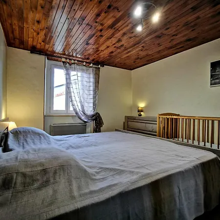 Maison De Bourg Restauree Avec Cour Privative Au Coeur D'un Village Paisible, Proche Gorges De L'allier Et Sites Historiques - Fr-1-582-220 Semesterbostad
