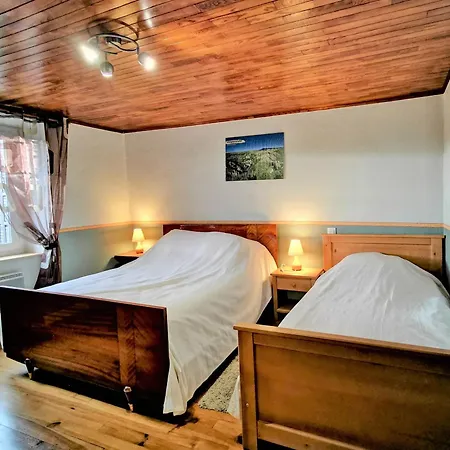 Semesterbostad Maison De Bourg Restauree Avec Cour Privative Au Coeur D'un Village Paisible, Proche Gorges De L'allier Et Sites Historiques - Fr-1-582-220 Mazerat-Aurouze