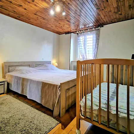 Maison De Bourg Restauree Avec Cour Privative Au Coeur D'un Village Paisible, Proche Gorges De L'allier Et Sites Historiques - Fr-1-582-220 Semesterbostad