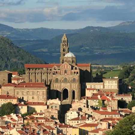 Летний дом Maison De Bourg Restauree Avec Cour Privative Au Coeur D'un Village Paisible, Proche Gorges De L'allier Et Sites Historiques - Fr-1-582-220 *