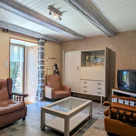 Semesterbostad Maison De Bourg Restauree Avec Cour Privative Au Coeur D'un Village Paisible, Proche Gorges De L'allier Et Sites Historiques - Fr-1-582-220